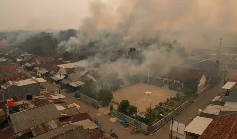 Asap karhutla tebal masih menyelimuti Kalimantan 2026 liburkan ribuan sekolah